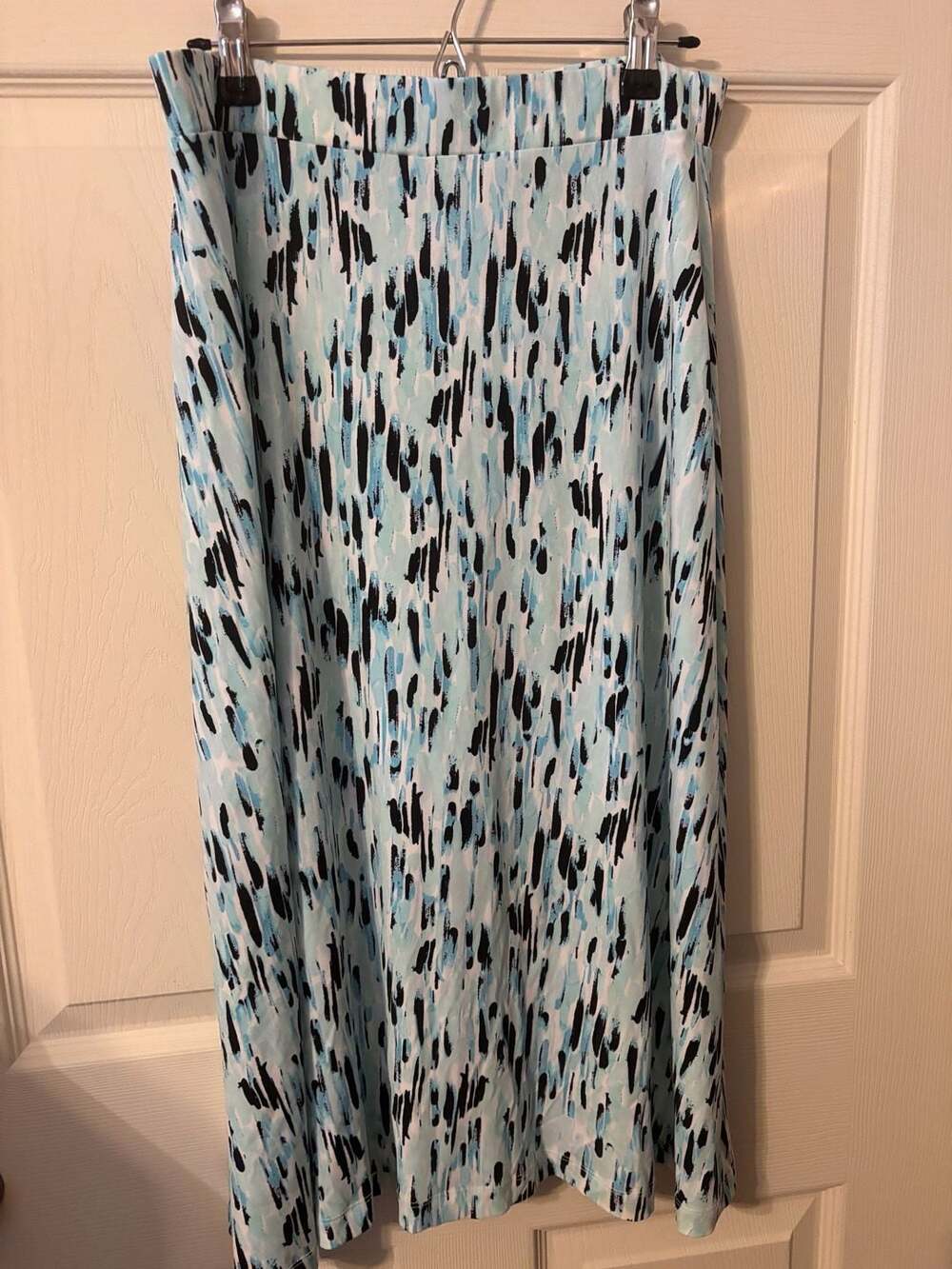 Kasper Women's Raindrops Printed ITY Midi Skirt Size Small Blue Multi